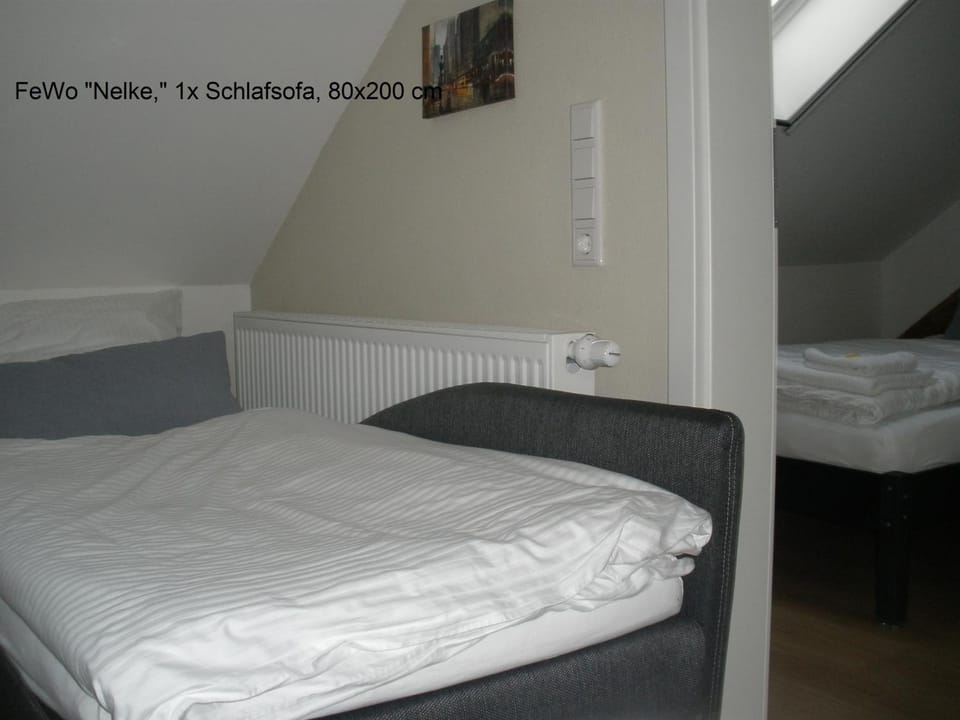 Bed, Living room