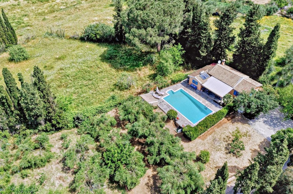 Bird's eye view, Pool view