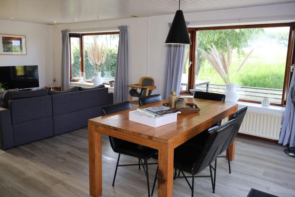 Chalet 30 met jacuzzi Chalet in Zeeland, Netherlands