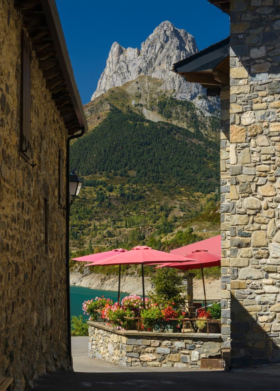 Nearby landmark, Natural landscape, Balcony/Terrace, Mountain view