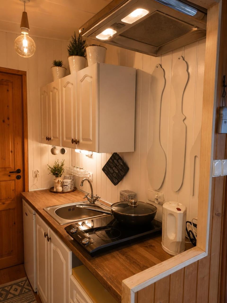 Kitchen or kitchenette, kitchen, kitchen