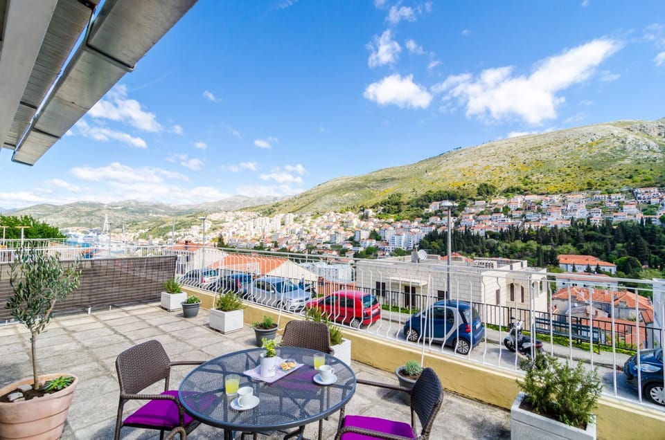 Neighbourhood, Balcony/Terrace, City view, Landmark view, Mountain view, Sea view