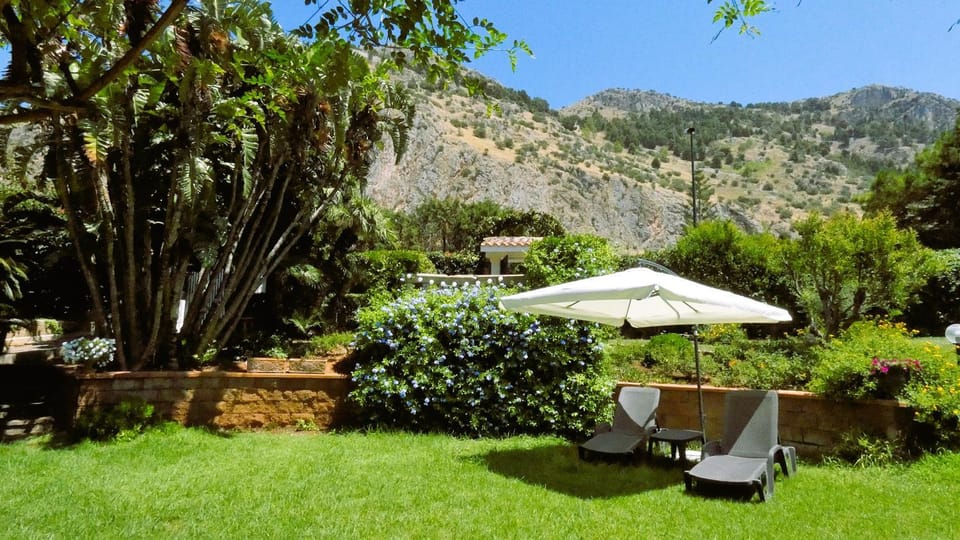 Natural landscape, Garden, Garden view, Mountain view, sunbed