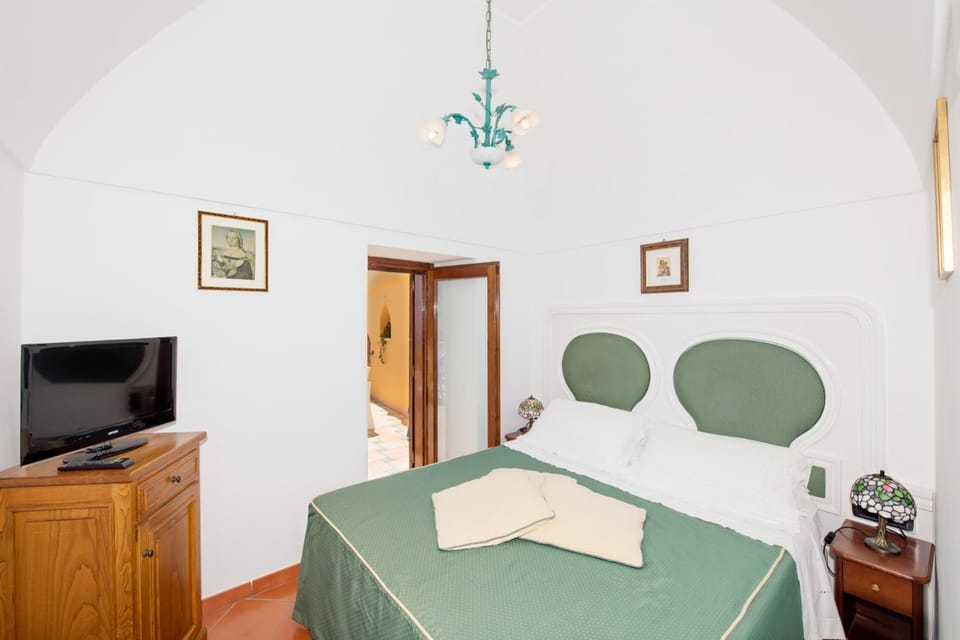 Bed, Photo of the whole room, Decorative detail, Bedroom, Sea view