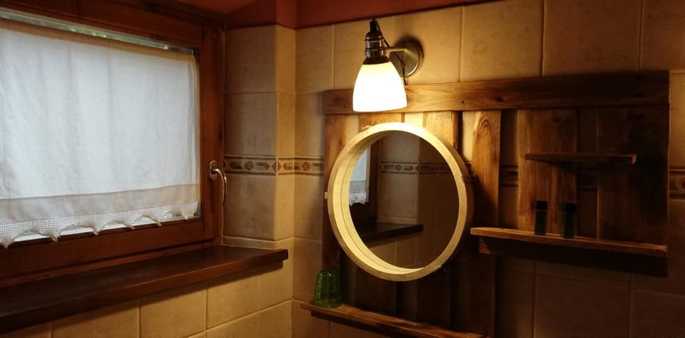 Bathroom, Decorative detail