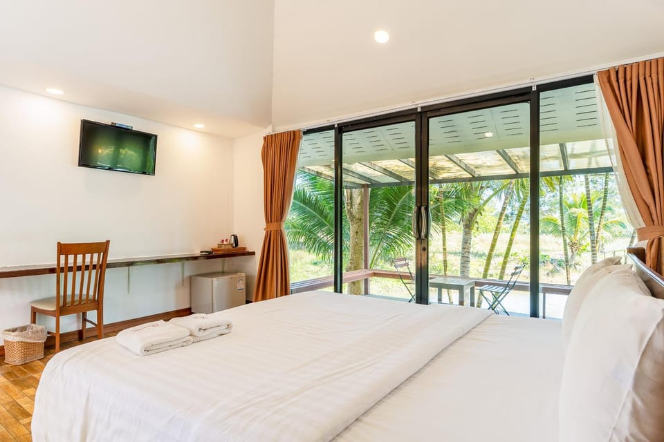 Bed, View (from property/room), Balcony/Terrace, Bedroom