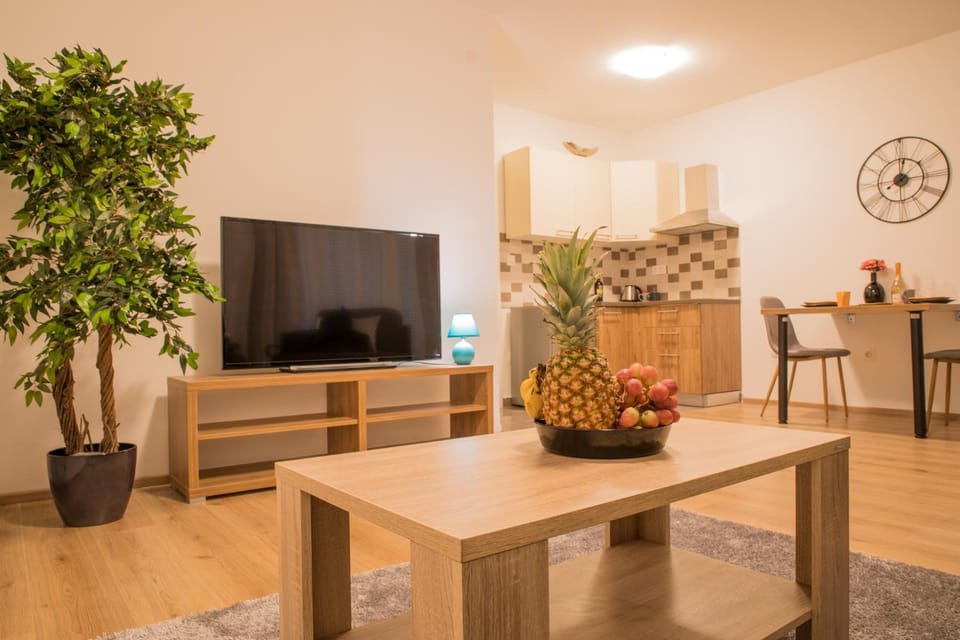 TV and multimedia, Living room, Dining area