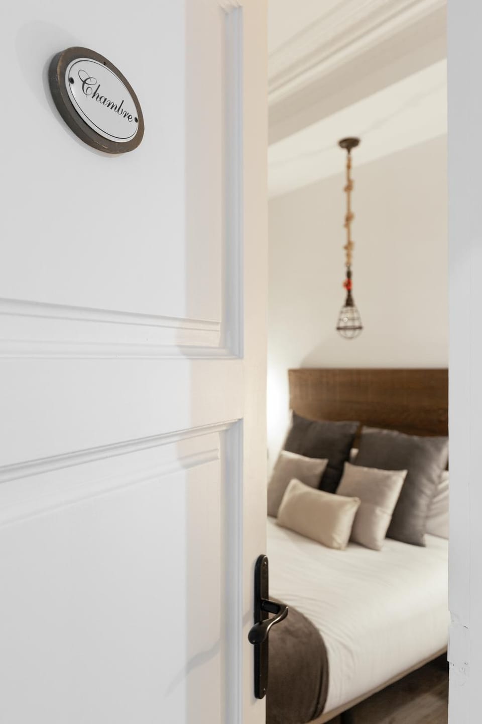 Bed, Photo of the whole room, Decorative detail, Bedroom, internet, towels, wardrobe, air conditioner