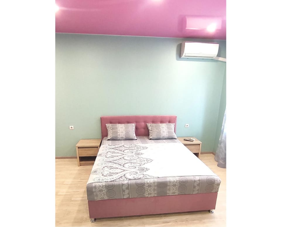 Property building, Bed, Day, Decorative detail, Decorative detail, Bedroom, Autumn, air conditioner, air conditioner