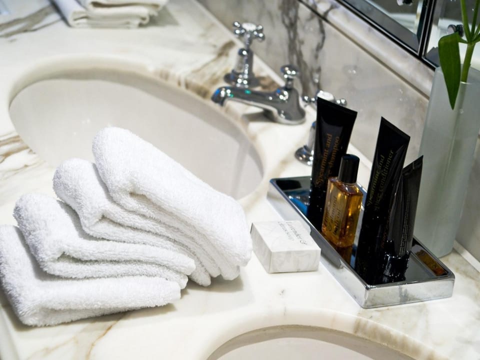 Bathroom, towels