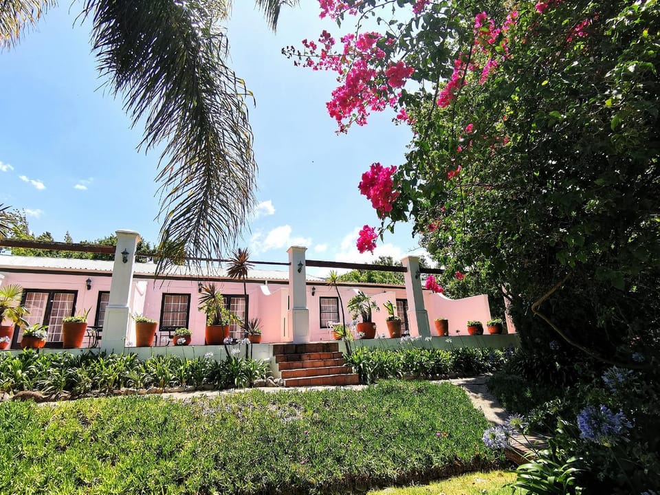 Property building, Patio, Garden, Balcony/Terrace, Garden view, Pool view