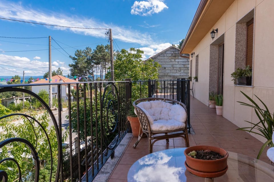 Off site, Balcony/Terrace, On site, Lake view, Landmark view, Mountain view, Street view