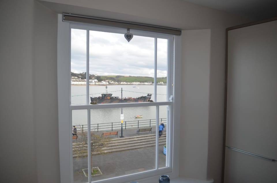 Kitchen or kitchenette, River view, Sea view