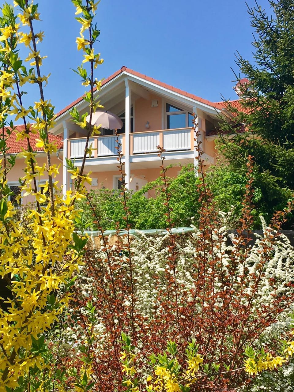 Property building, Spring, Balcony/Terrace