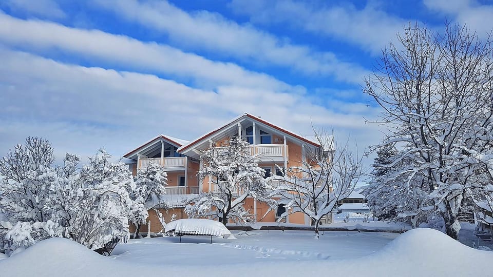 Property building, Day, Winter, Location