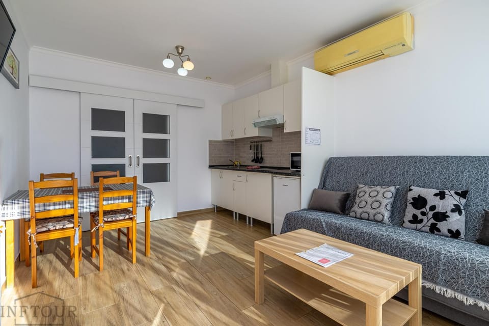 Communal lounge/ TV room, TV and multimedia, Kitchen or kitchenette, Living room, Dining area