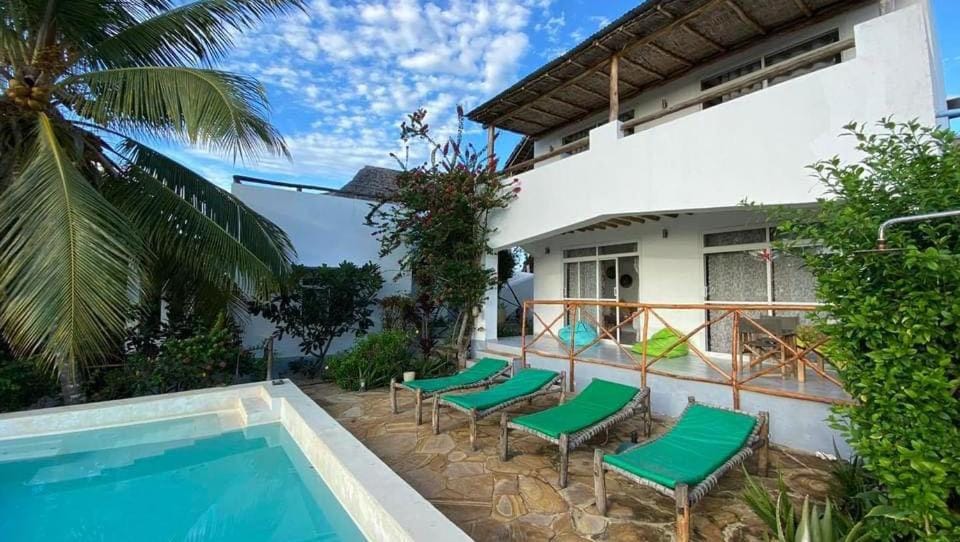 Property building, Patio, Spring, Day, Natural landscape, Garden, View (from property/room), Balcony/Terrace, Garden view, Pool view, Swimming pool, sunbed