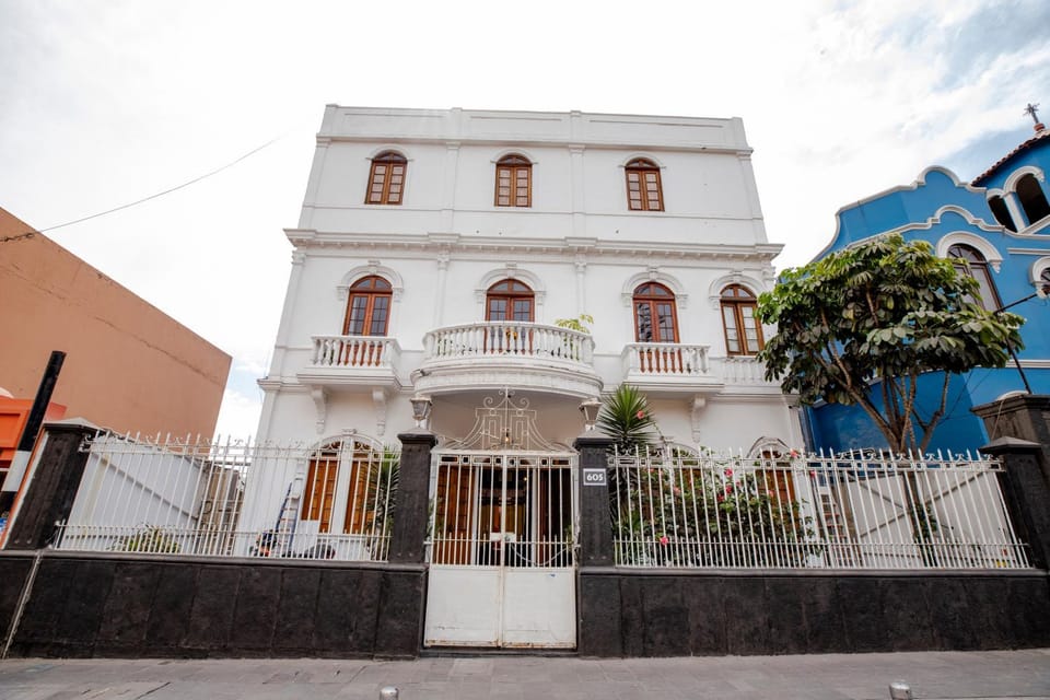 Facade/entrance