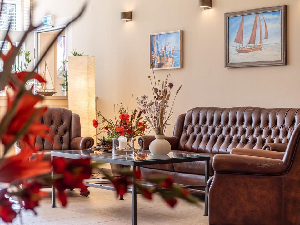 Lobby or reception, Decorative detail, Seating area