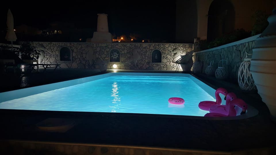 Swimming pool, Swimming pool