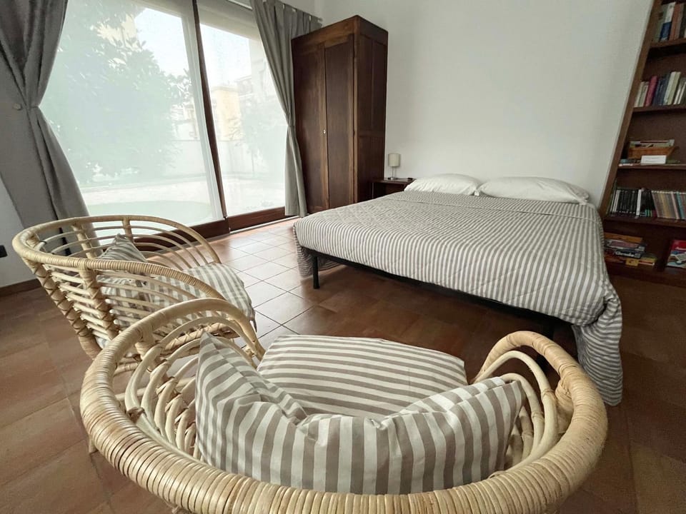 Bed, View (from property/room), Bedroom, Garden view
