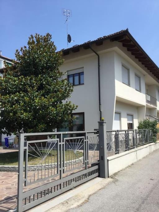 Neighbourhood, Street view