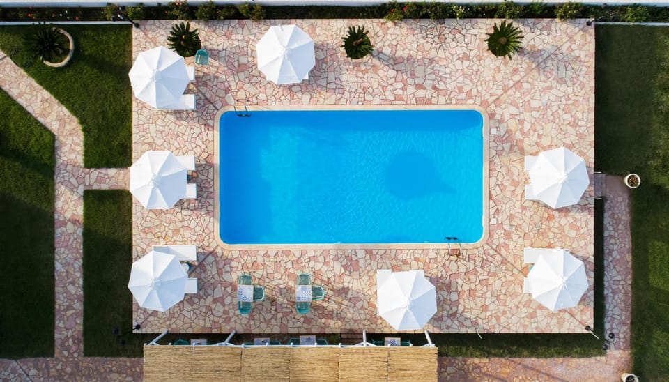 Pool view, Sea view