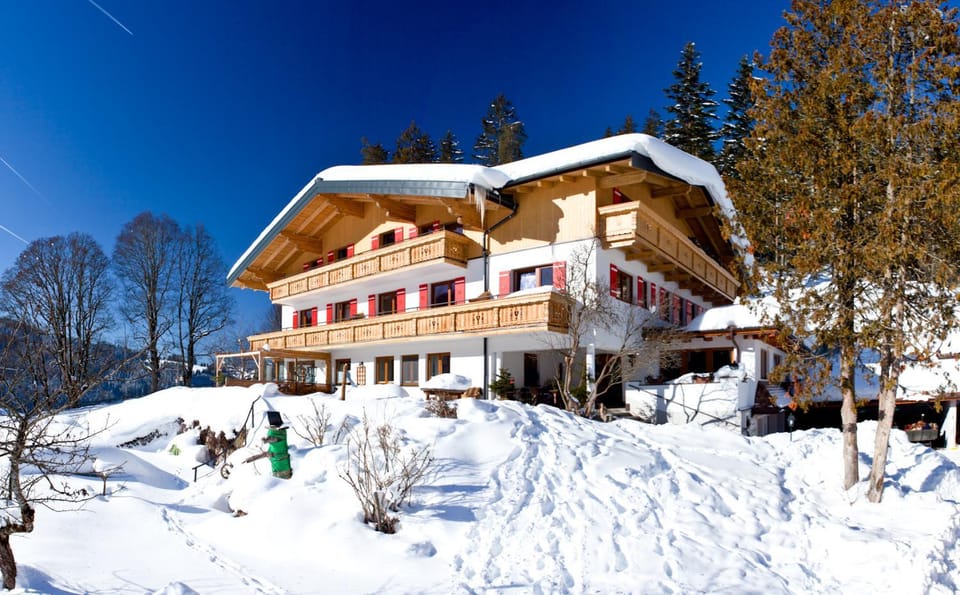 Facade/entrance, Winter