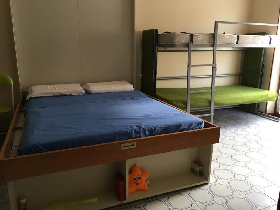 Bed, bunk bed