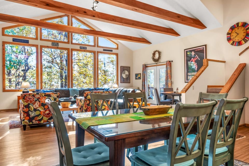 Living room, Floor plan, Dining area