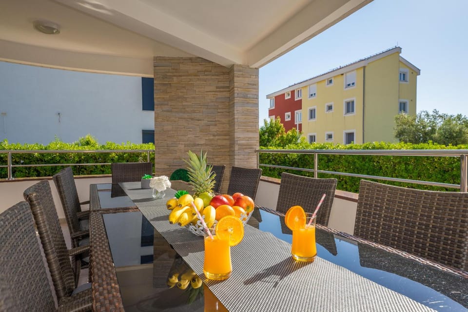 Patio, Day, View (from property/room), Balcony/Terrace, Balcony/Terrace, Food and drinks, Seating area, Dining area, Food, Drinks