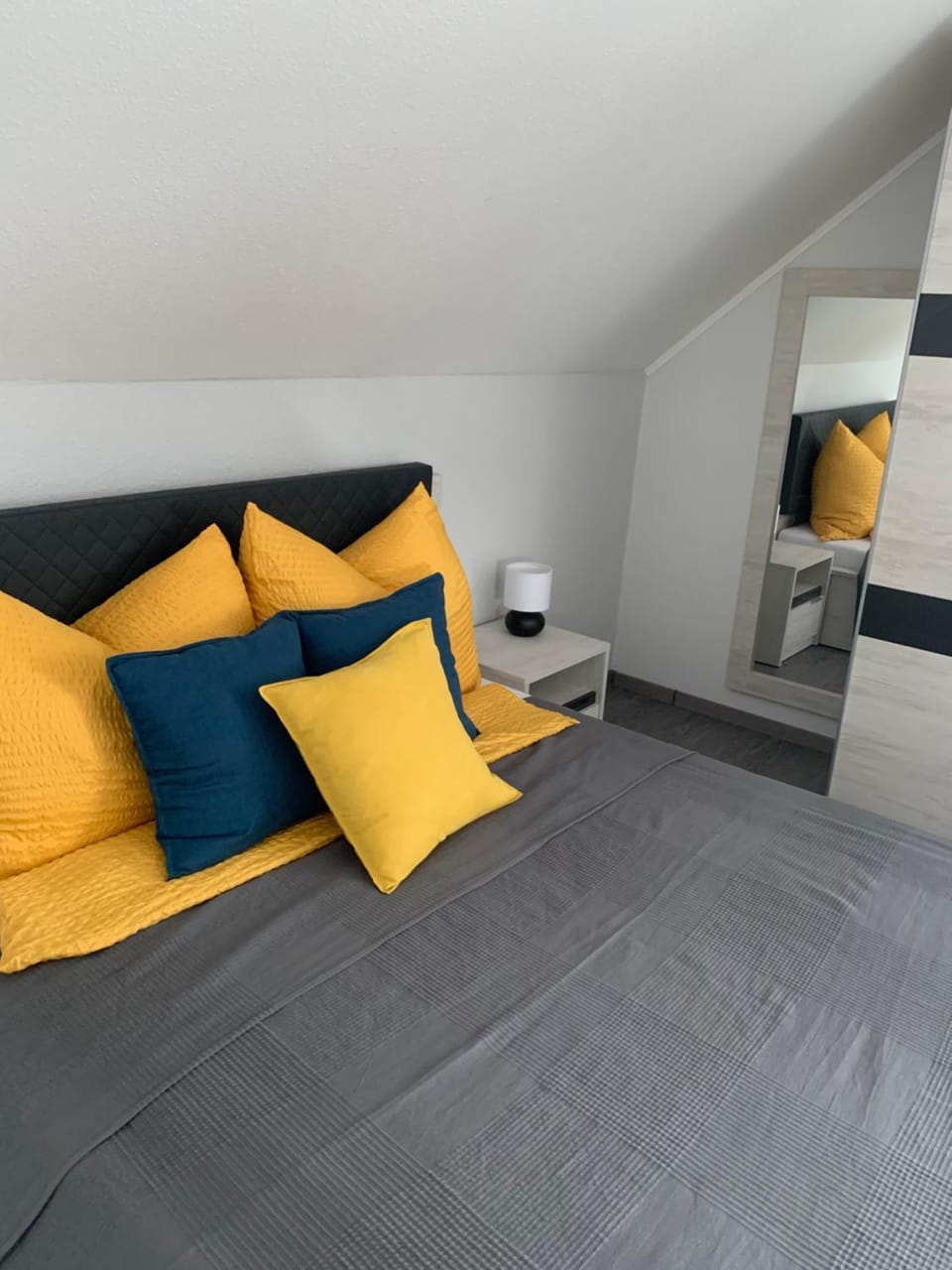 Photo of the whole room, Seating area, Bedroom