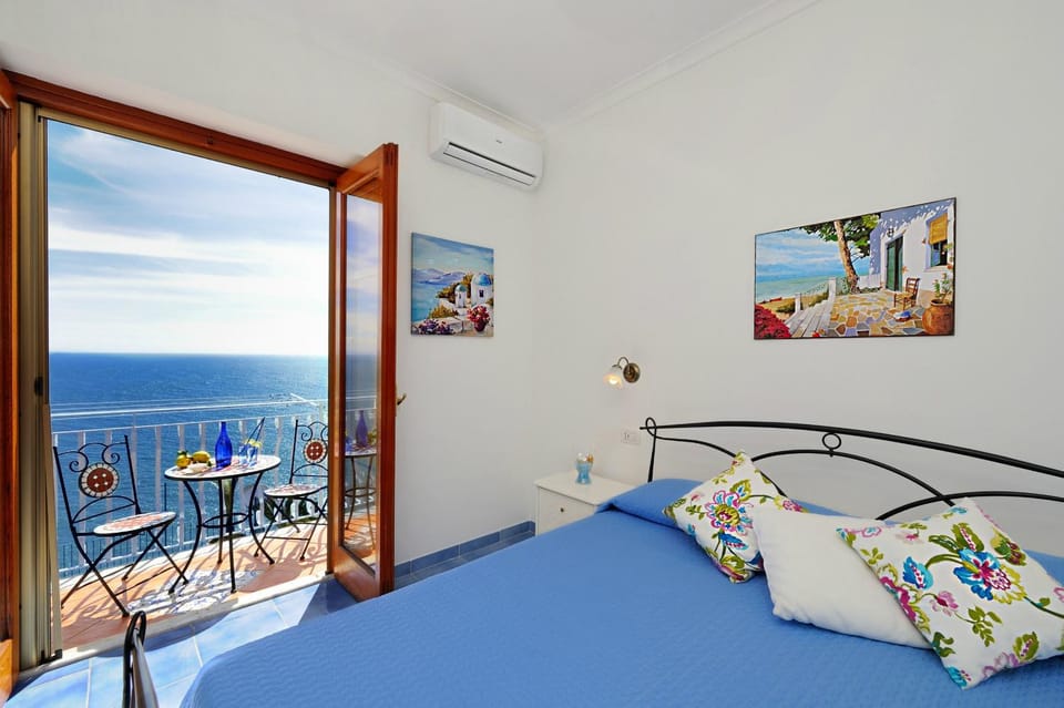 Bed, Balcony/Terrace, Bedroom, Sea view