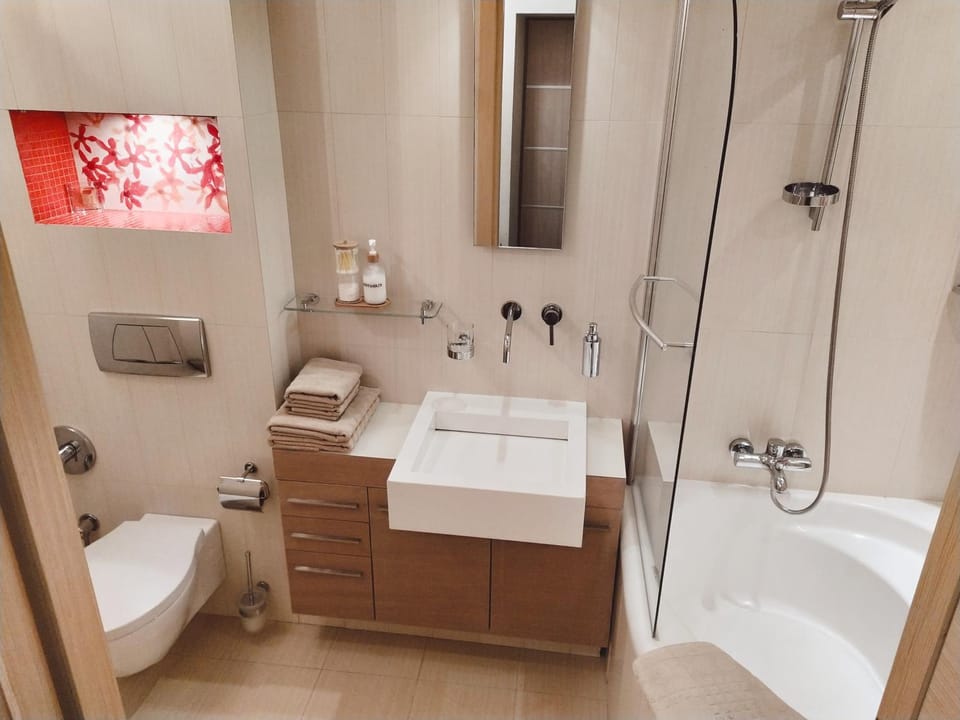 Shower, Toilet, Bathroom, Bath, towels