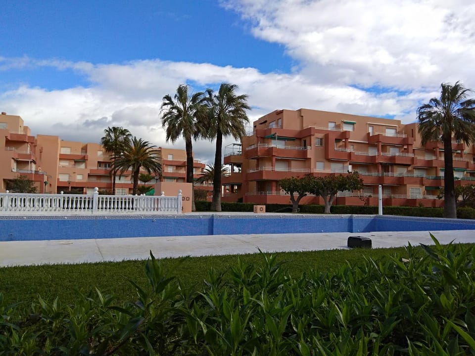 Area and facilities, Swimming pool