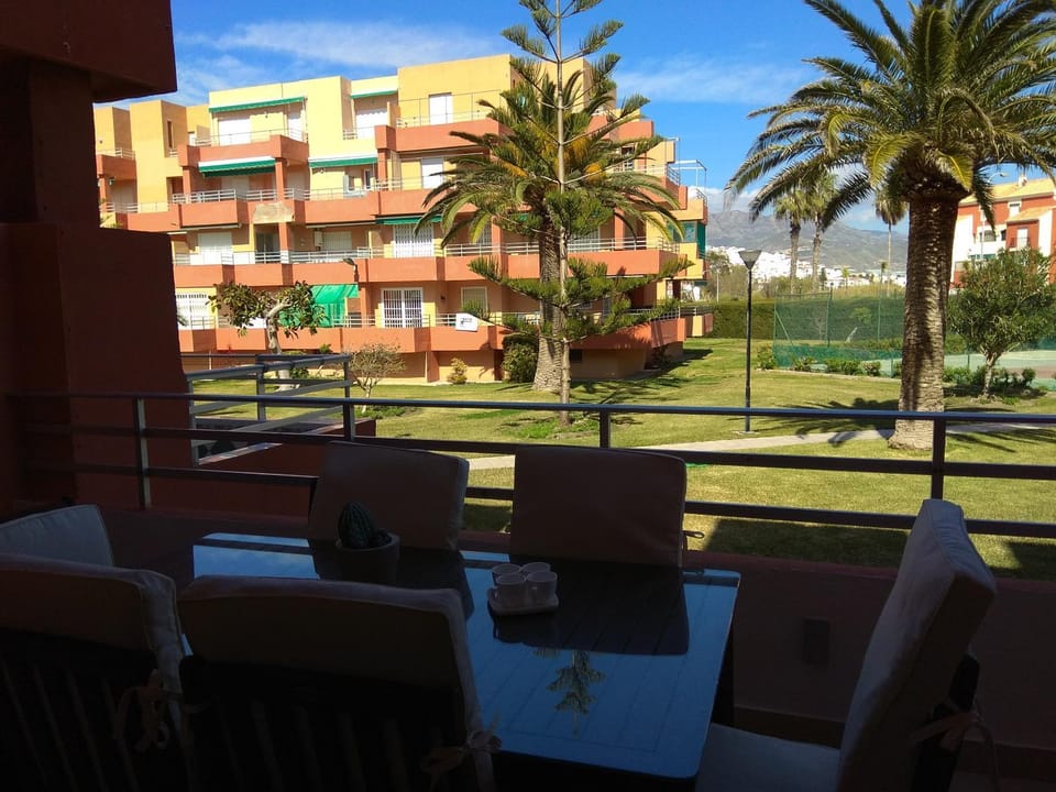 View (from property/room), Balcony/Terrace, Tennis court