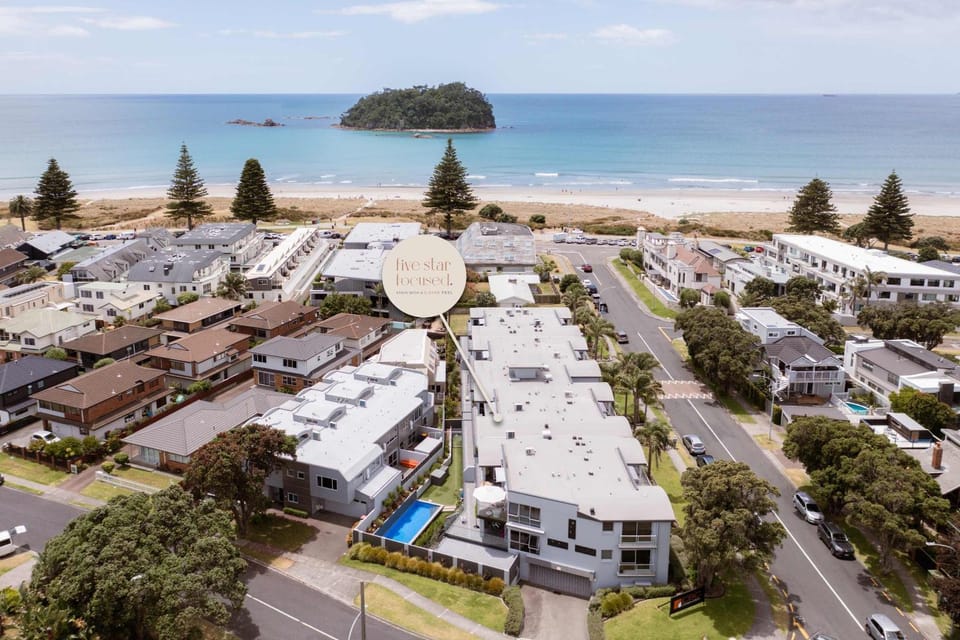 Sunny and Spacious - moments from the Beach and Downtown Apartment in Bay Of Plenty