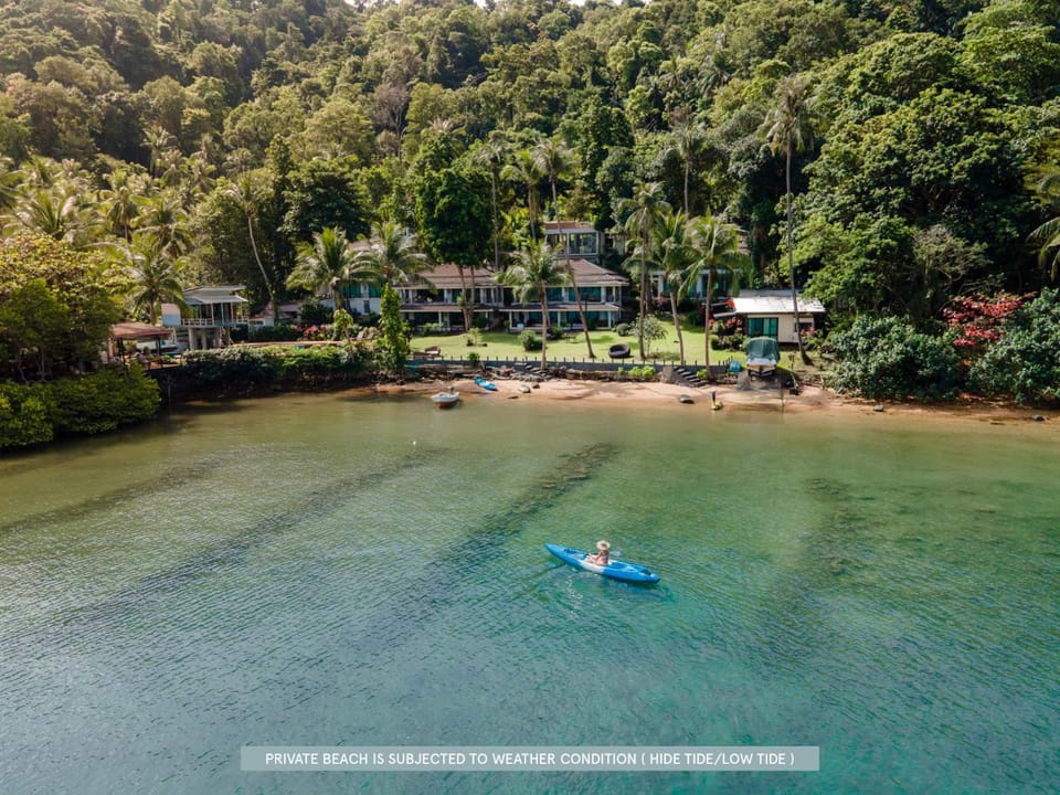 Nearby landmark, Day, People, Natural landscape, Activities, Garden, Balcony/Terrace, Beach, Canoeing, Garden view, Mountain view, Sea view, group of guests