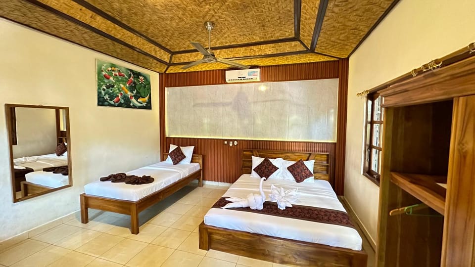 Bed, Photo of the whole room, Bedroom, towels