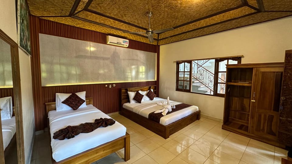 Bed, Photo of the whole room, Bedroom, towels, air conditioner