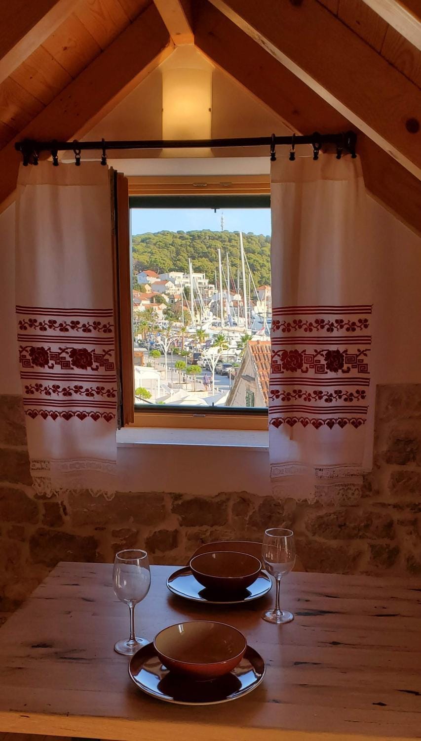 View (from property/room), Dining area, City view, Sea view