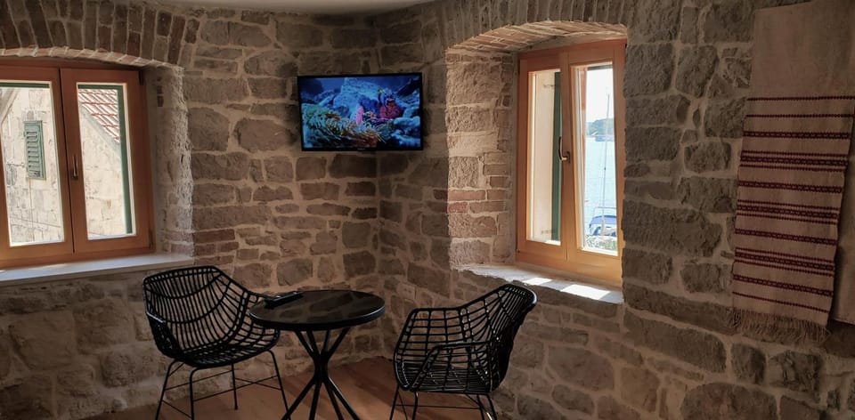 TV and multimedia, Seating area
