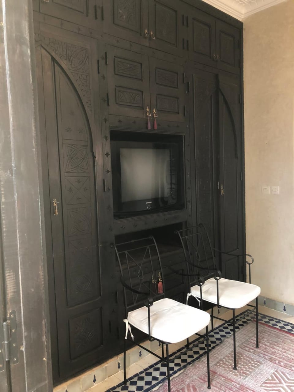 TV and multimedia, wardrobe