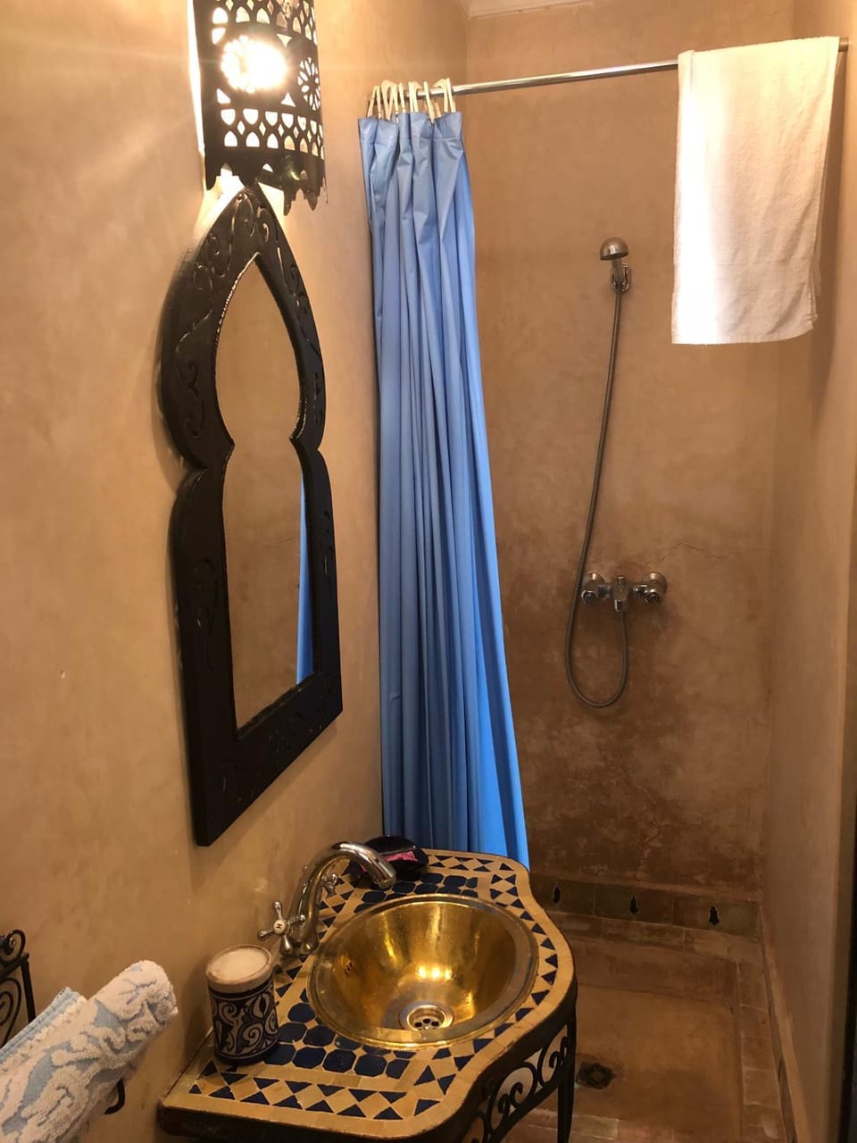 Shower, Bathroom, towels