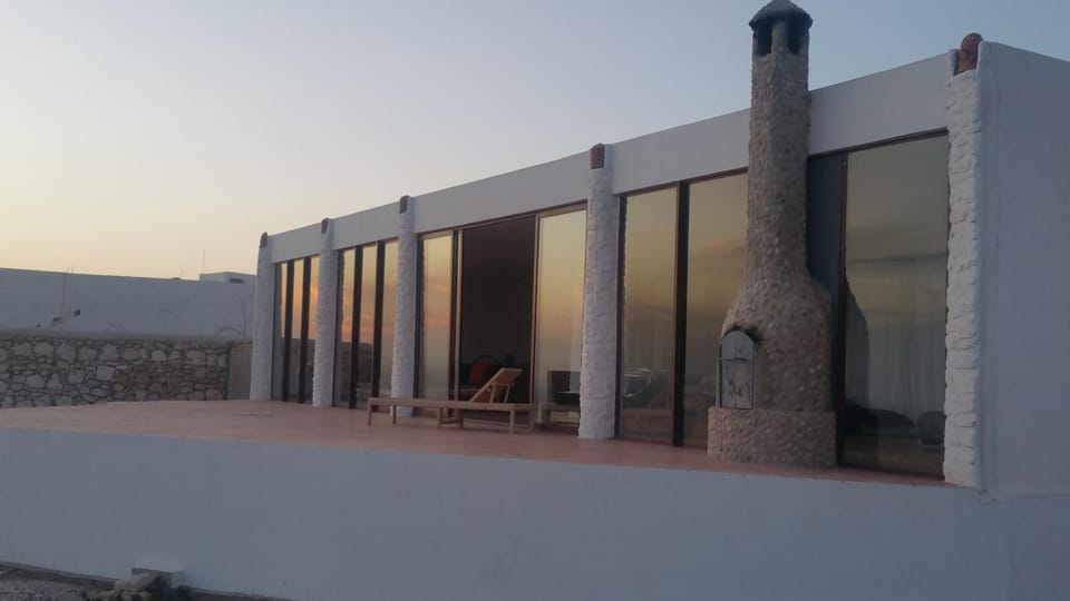 Restaurant/places to eat, Communal lounge/ TV room, Balcony/Terrace, Lounge or bar, Sea view
