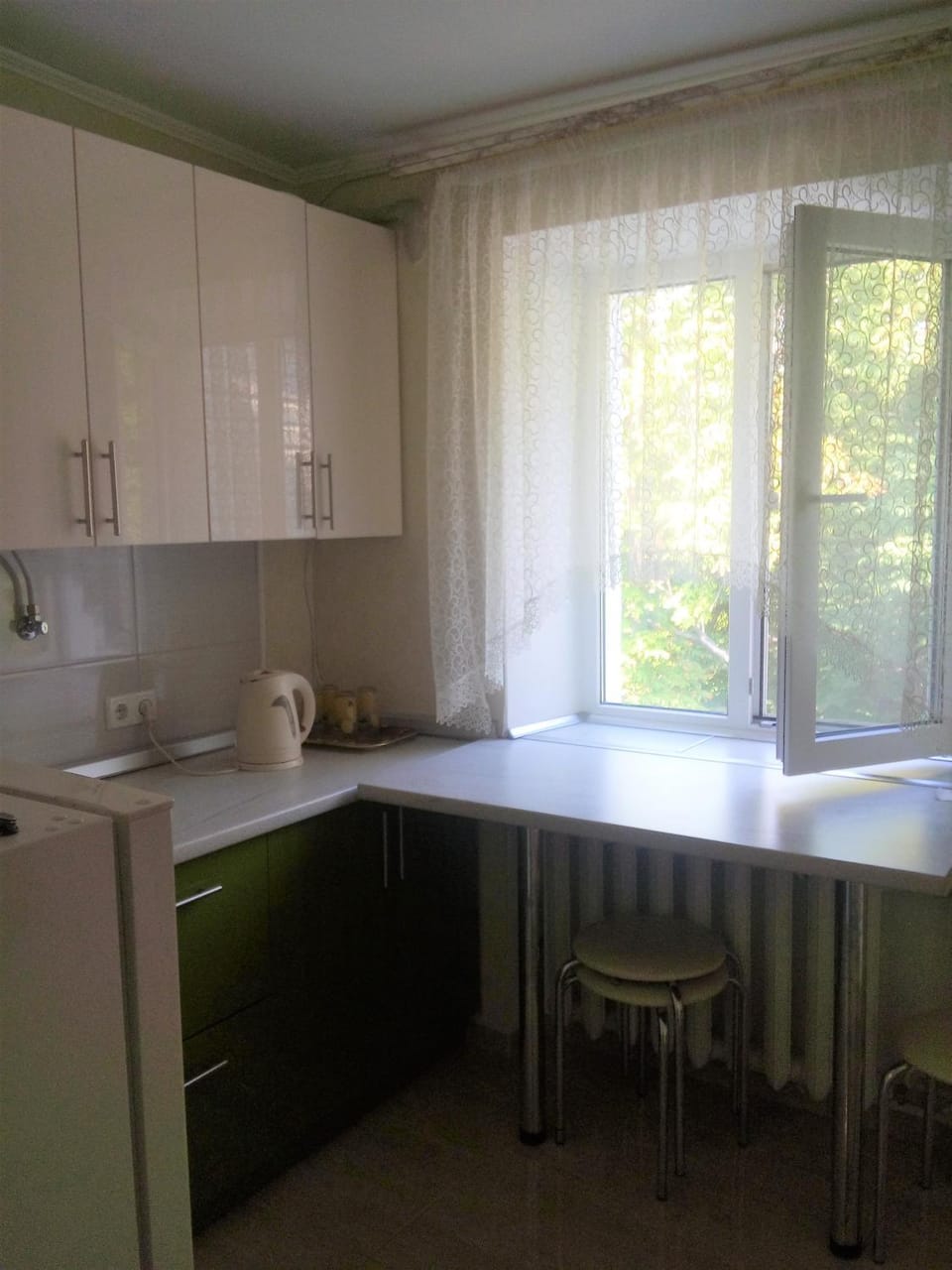 Kitchen or kitchenette, Dining area, stove
