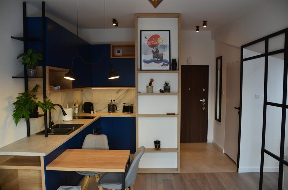 Coffee/tea facilities, Kitchen or kitchenette, Dining area, minibar, stove