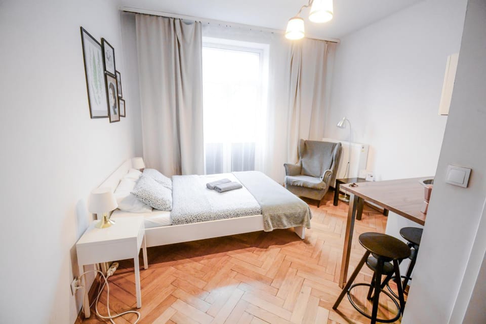 Kitchen or kitchenette, Seating area, Dining area, Bedroom
