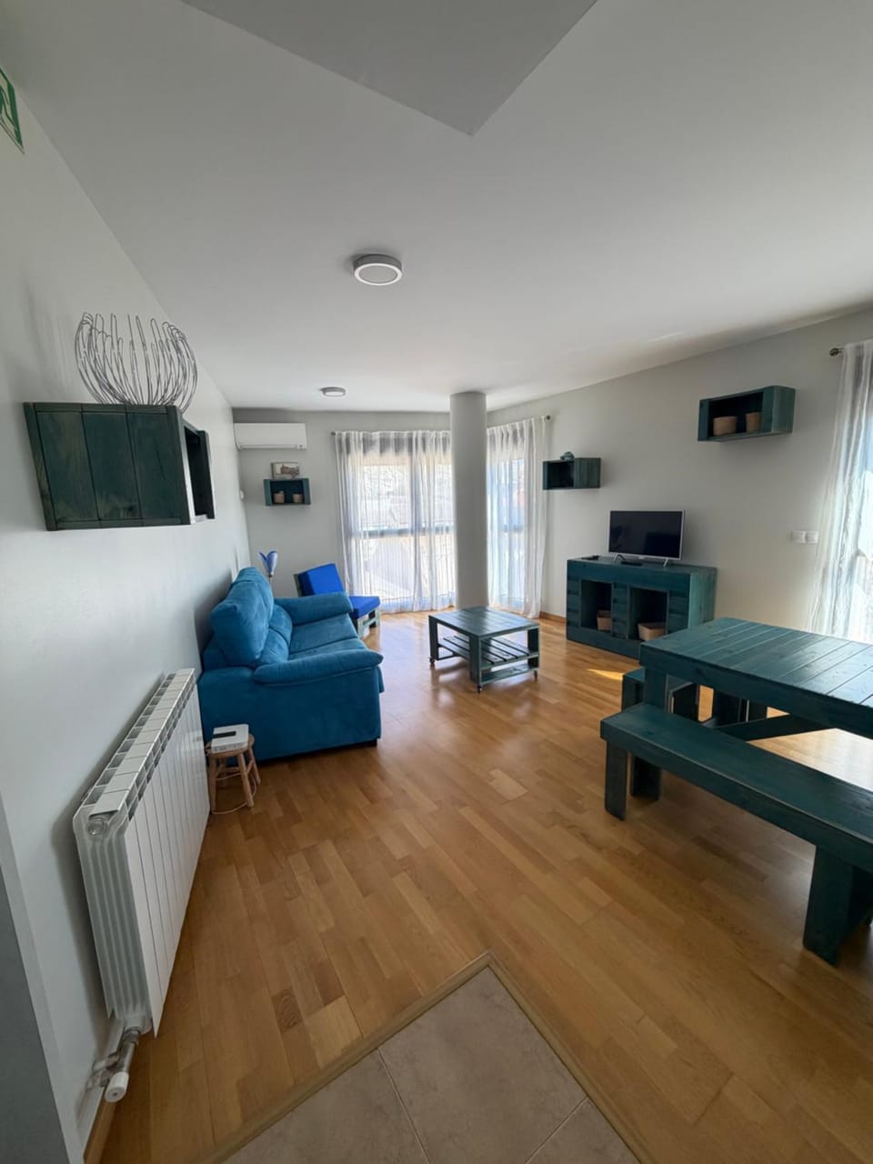 Living room, Seating area, internet