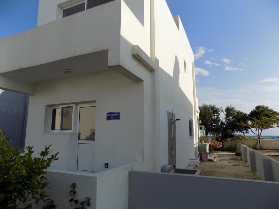 Property building, Facade/entrance, Property logo or sign